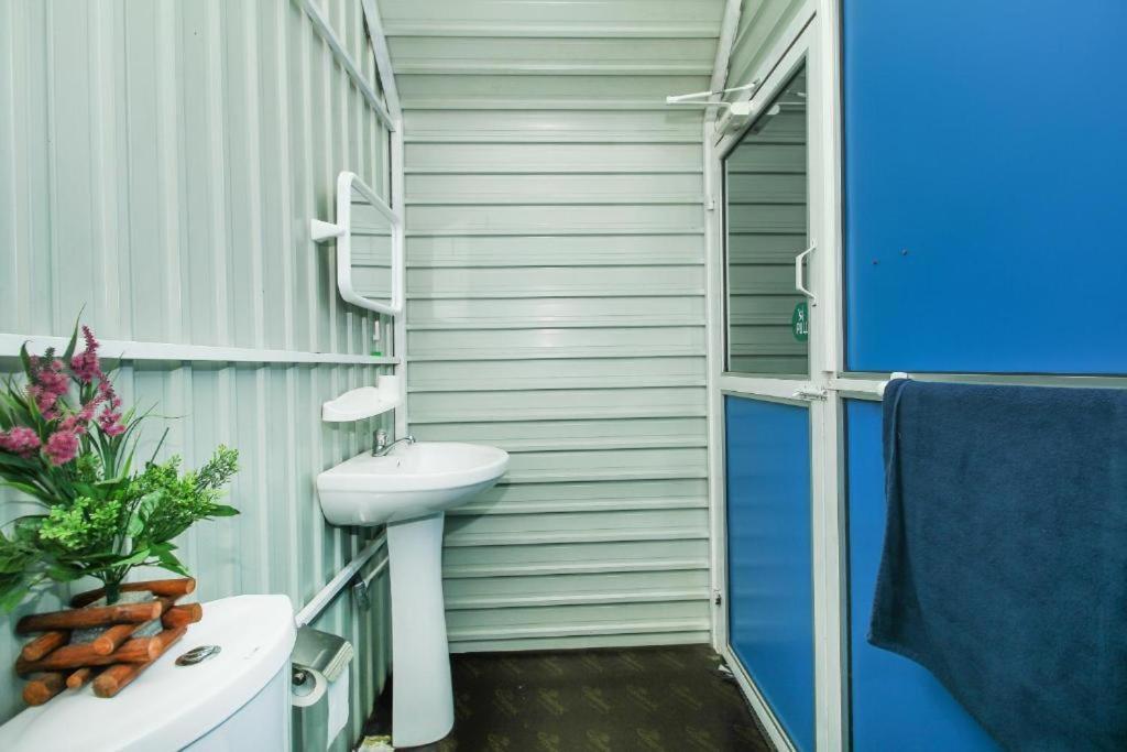 Airport A4 Transit Hub - Eco Chalets Katunayaka Exteriör bild